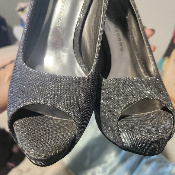 Chinese Laundry Silver Glitter Peep-Toe Heels - Picture 3 of 5
